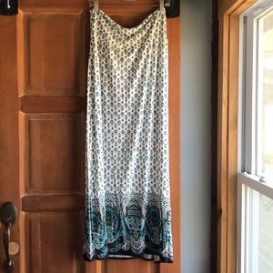 XL Maxi skirt comfortable with a pretty pattern.